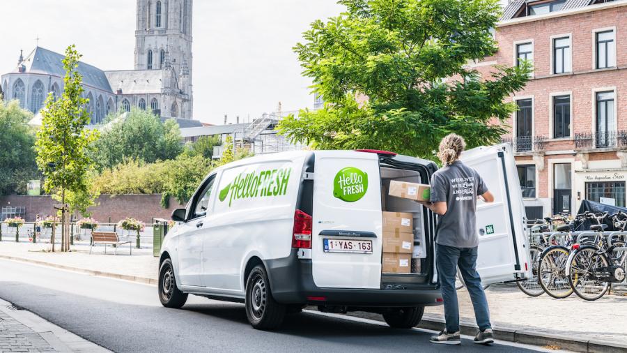 HelloFresh levert met elektrische bestelwagen in centrum Gent